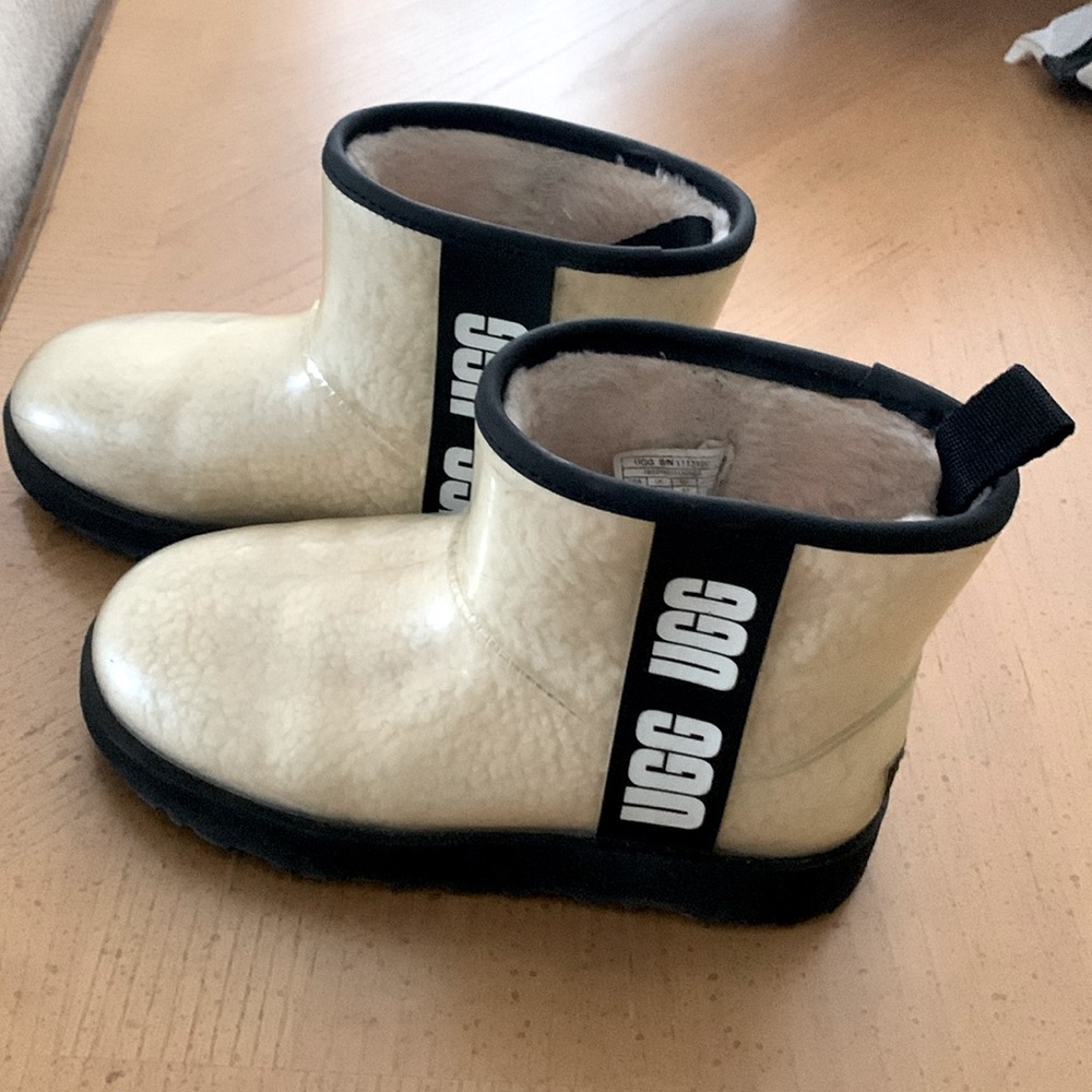 UGG Classic Clear mini boot Sz 6